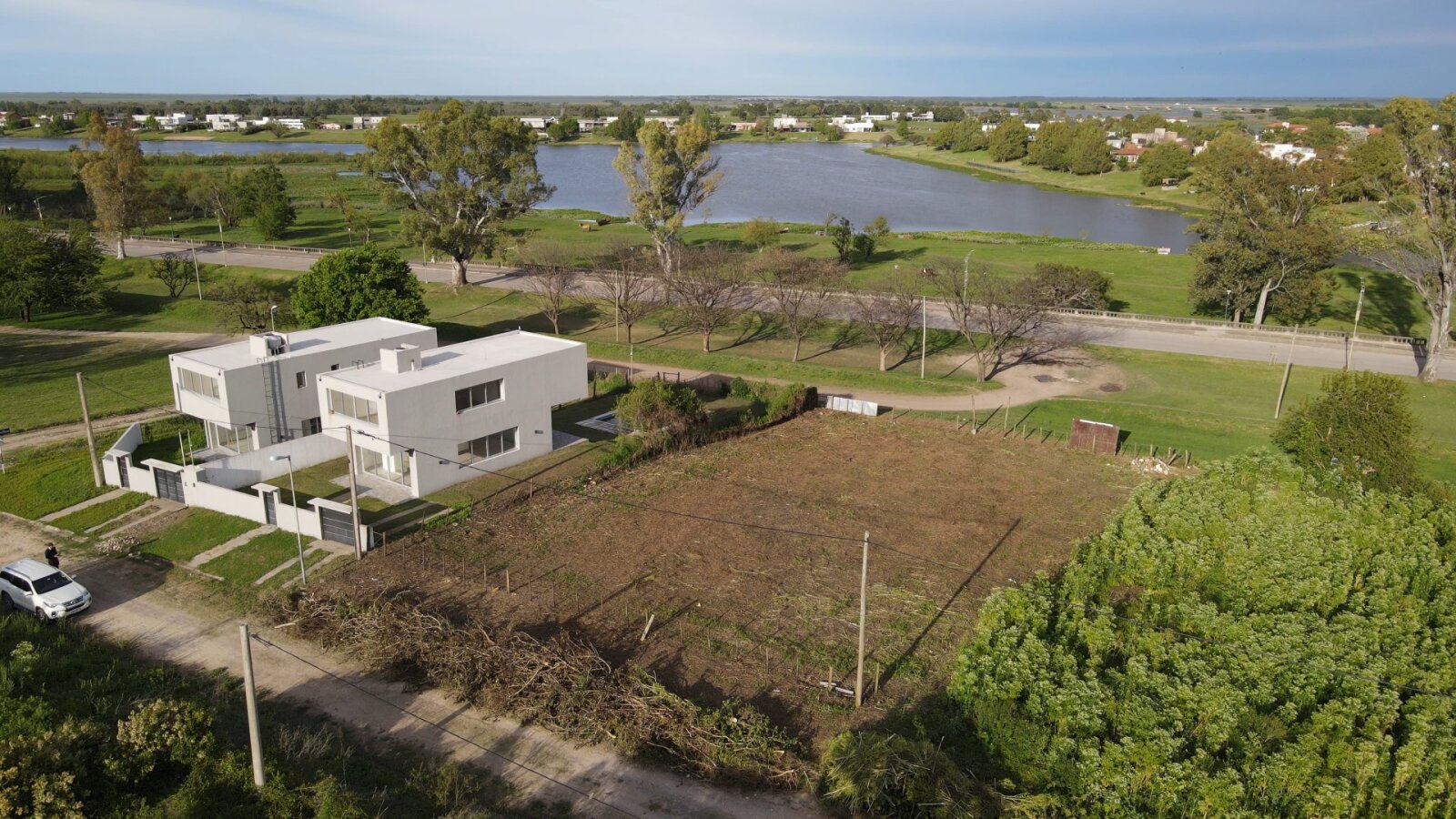 Lote con vista al rio asegurada, 1.000 m2, costanera, todos los servicios - 4