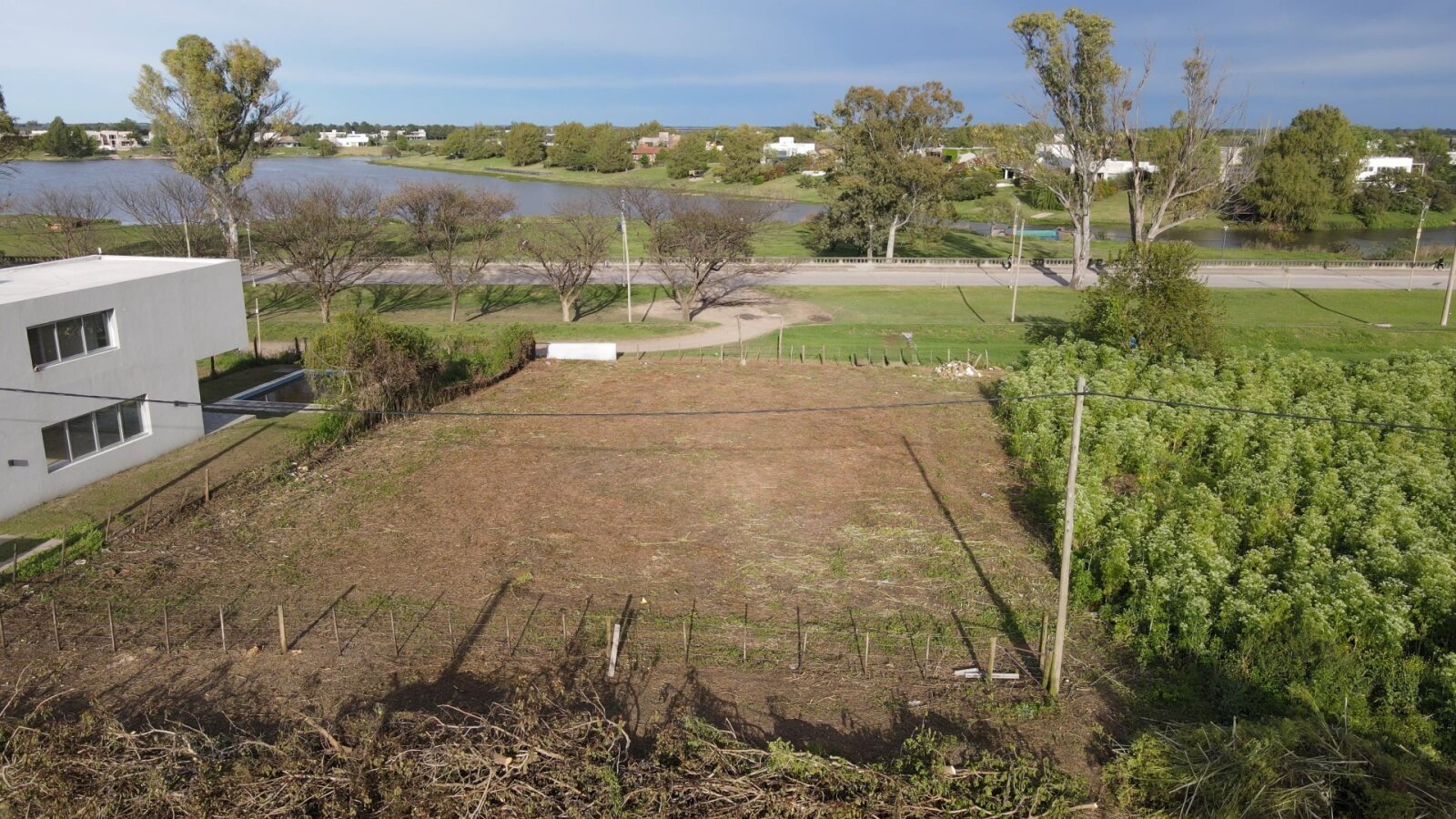 Lote con vista al rio asegurada, 1.000 m2, costanera, todos los servicios - 2
