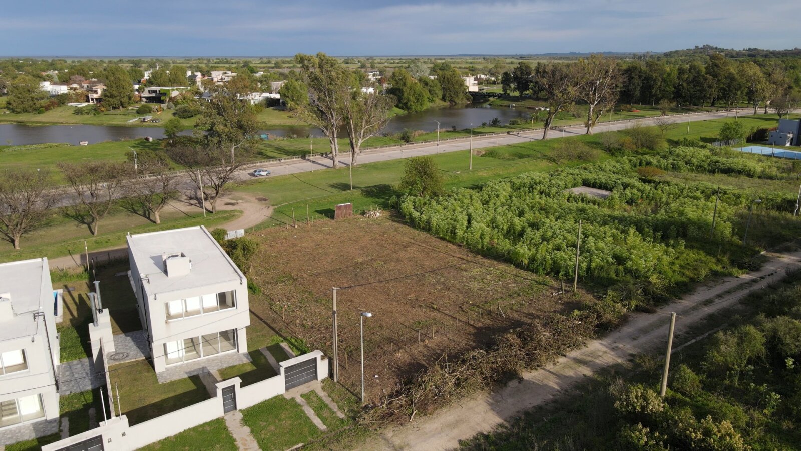 Lote con vista al rio asegurada, 1.000 m2, costanera, todos los servicios - 3