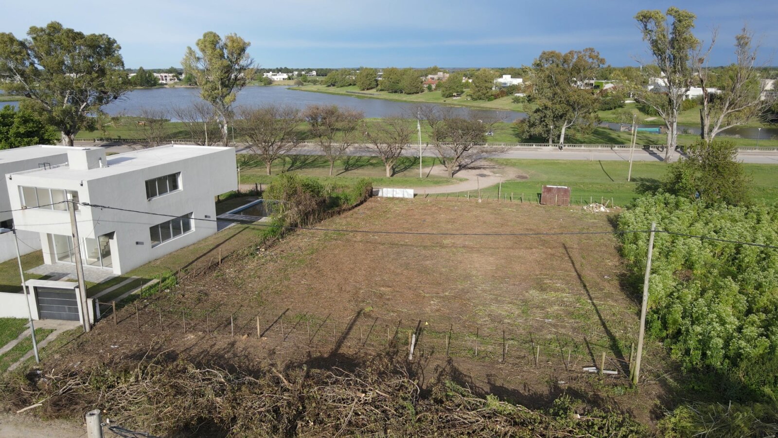 Lote con vista al rio asegurada, 1.000 m2, costanera, todos los servicios - 1