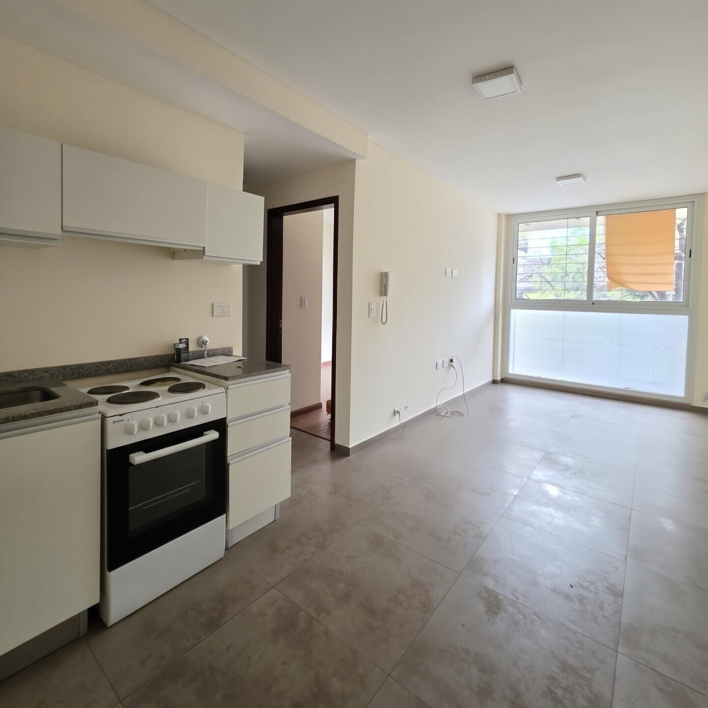 DEPARTAMENTO EN PRIMER PISO ZONA CENTRO