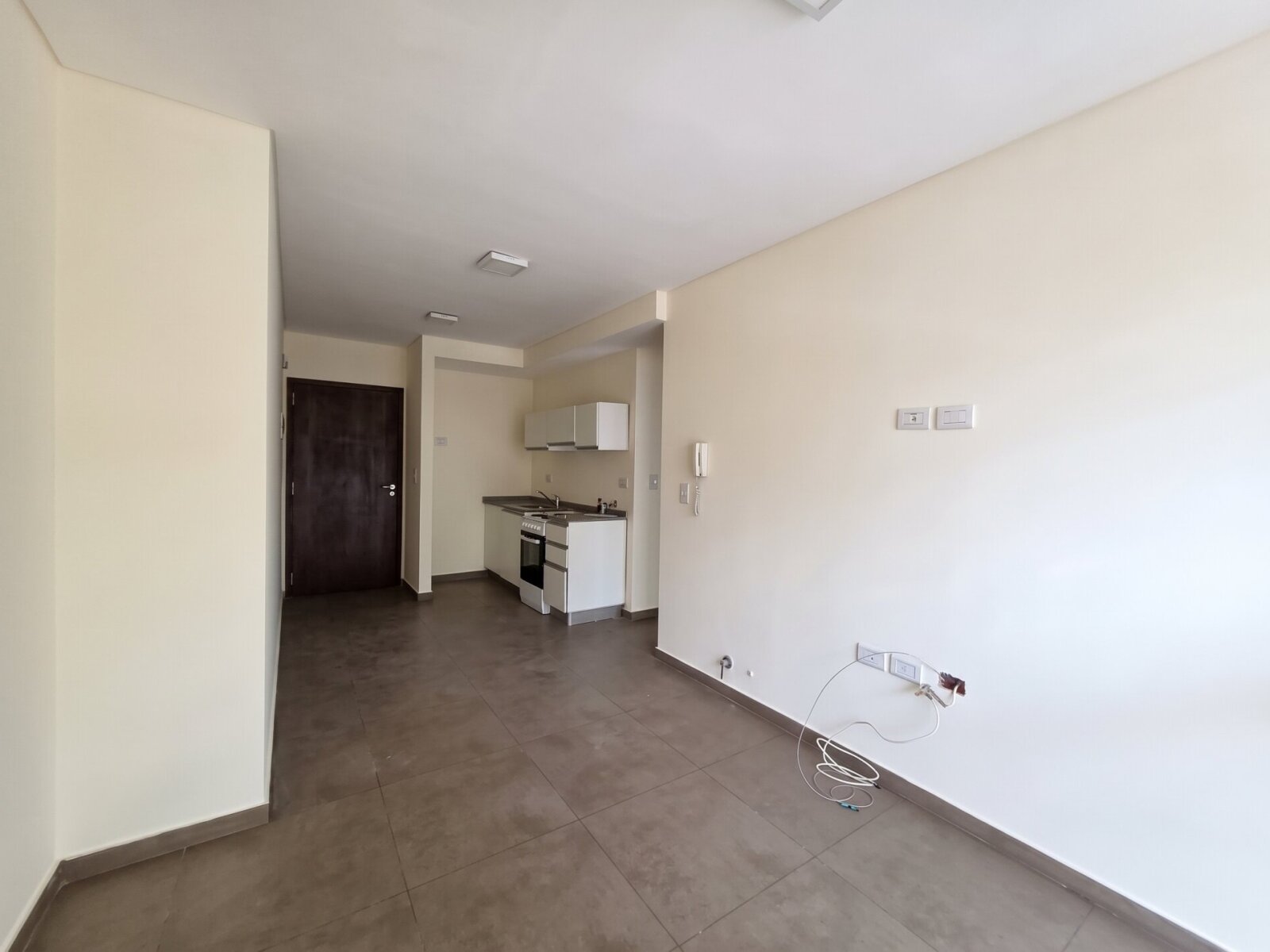 DEPARTAMENTO EN PRIMER PISO ZONA CENTRO — foto 2