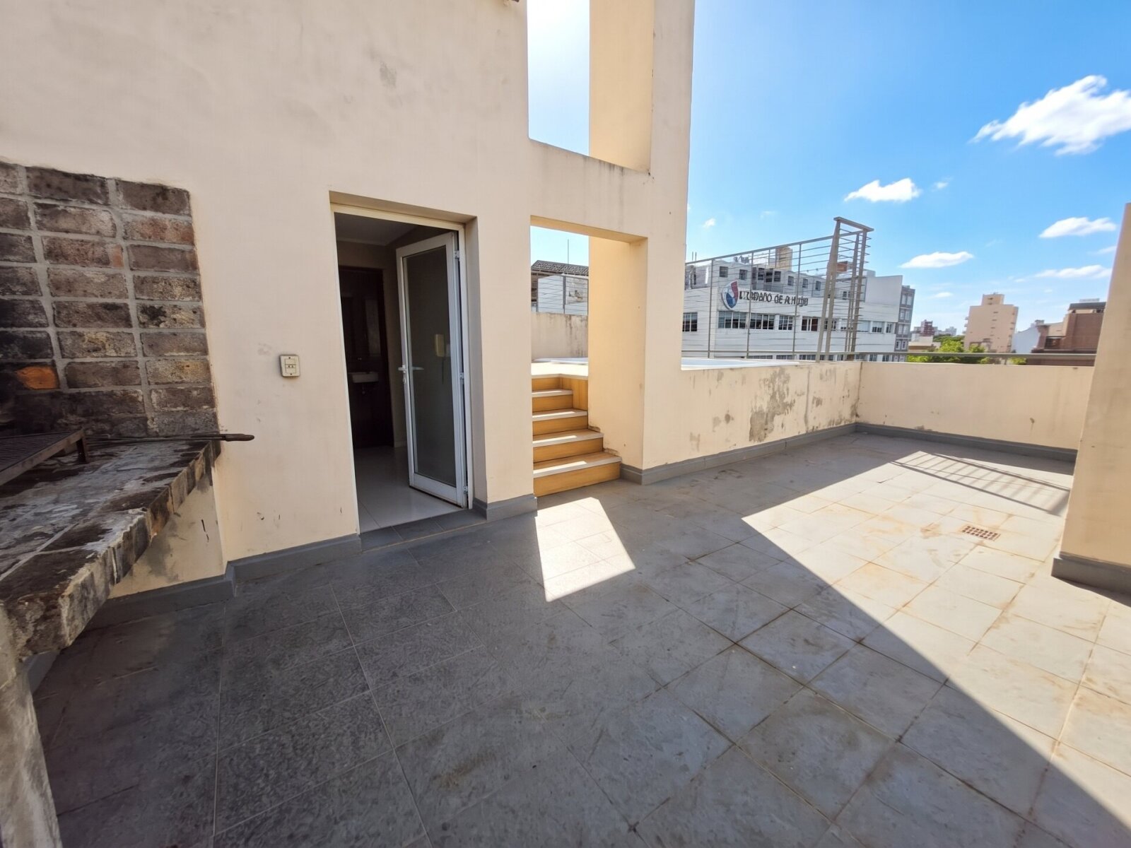 DEPARTAMENTO EN PRIMER PISO ZONA CENTRO — foto 9
