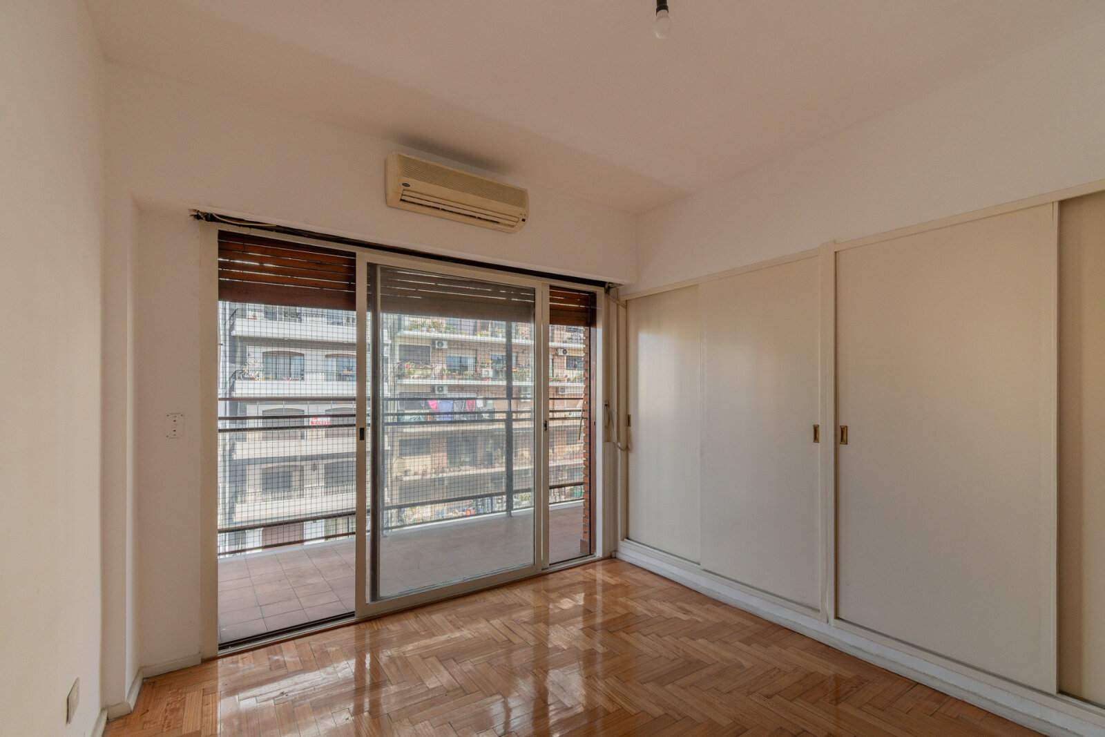 4 Ambientes Al Frente Con Cochera · Subte En La Puerta · En Venta · Almagro — foto 15