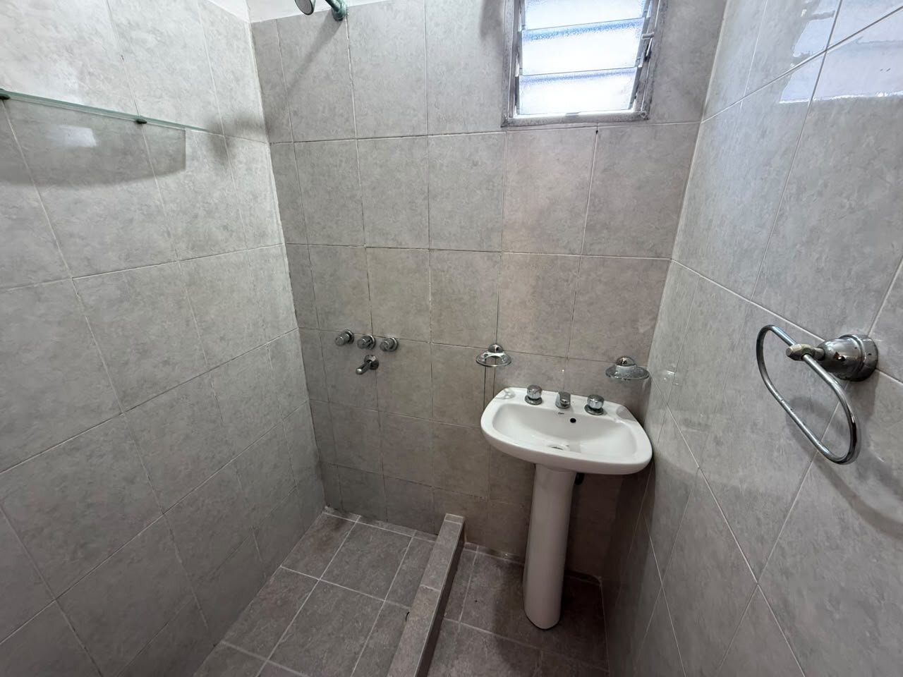 Alquiler 2 ambientes compacto en Moron — foto 3