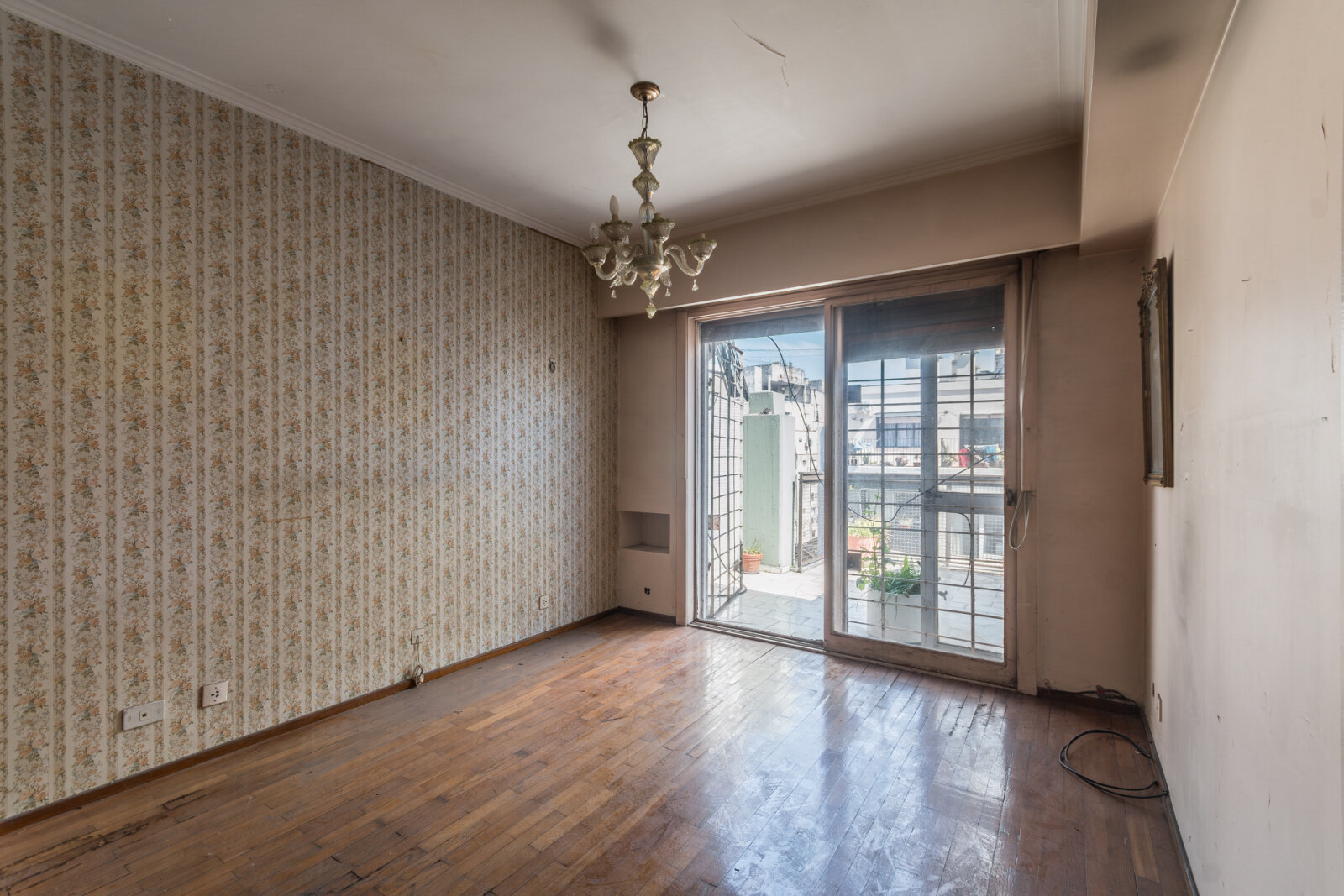 Departamento de dos ambientes con cochera y balcón aterrazado — foto 8