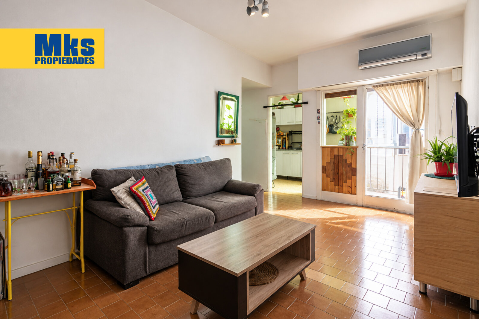 Departamento de 2 ambientes en venta sobre Av Montes de Oca. Barracas.