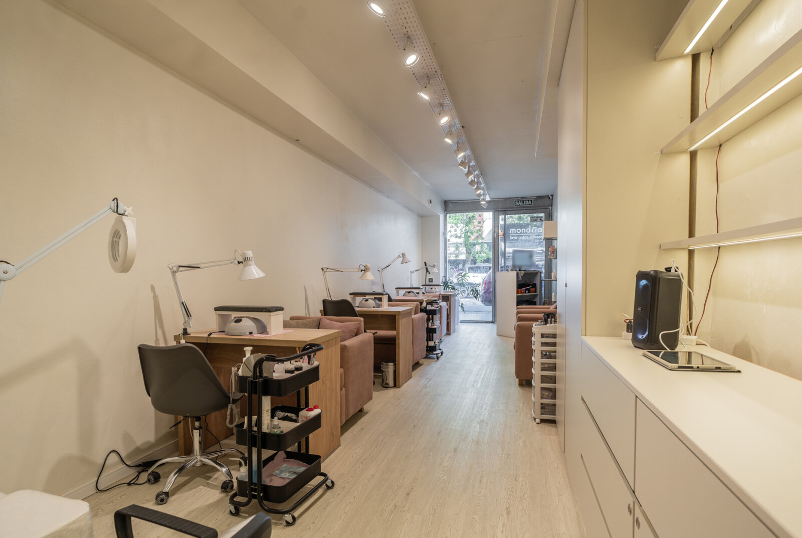 Venta local comercial Av. Córdoba · Vidriera · Con renta - 9