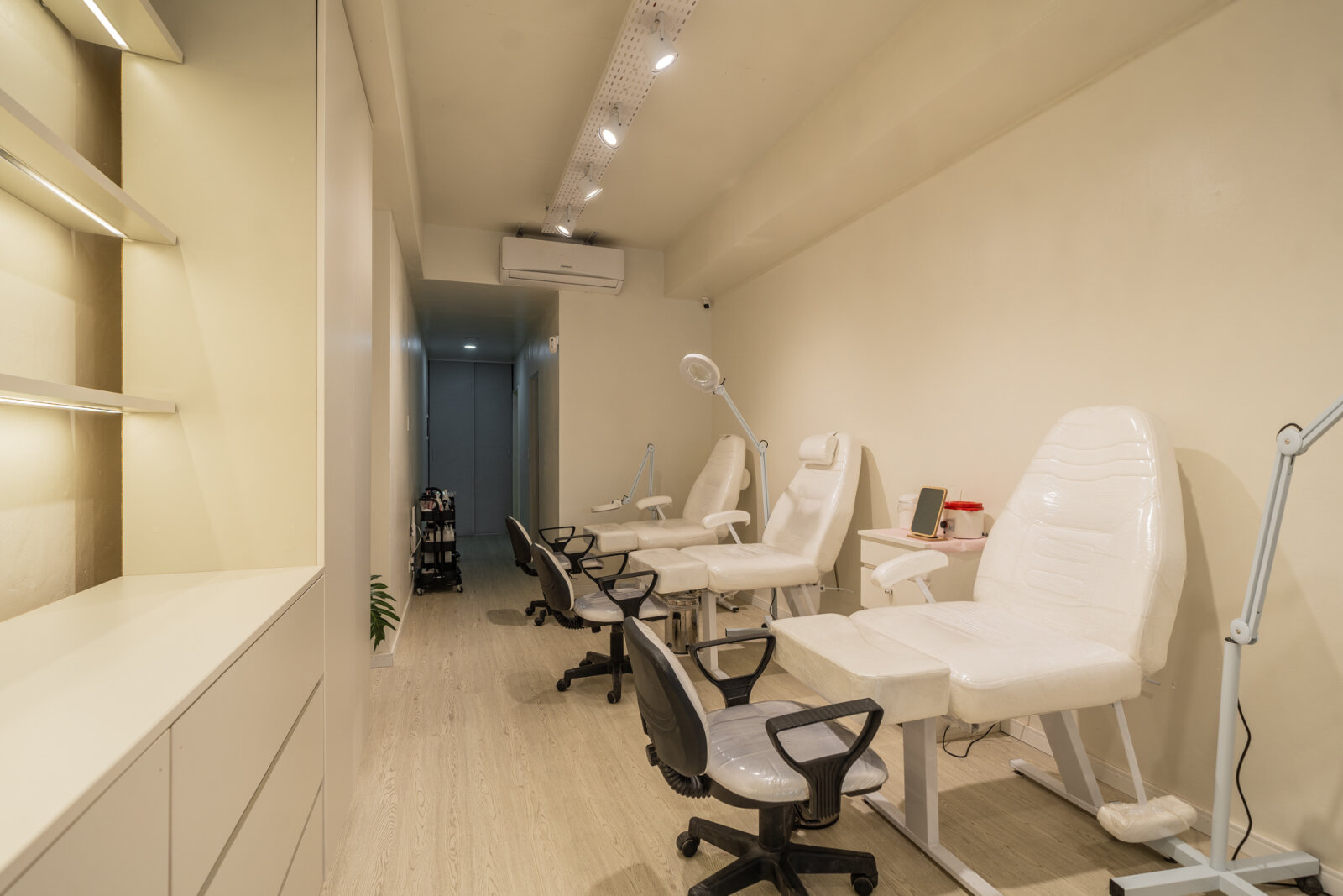 Venta local comercial Av. Córdoba · Vidriera · Con renta - 5