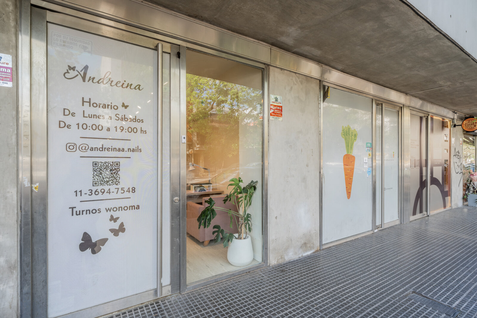 Venta local comercial Av. Córdoba · Vidriera · Con renta - 18