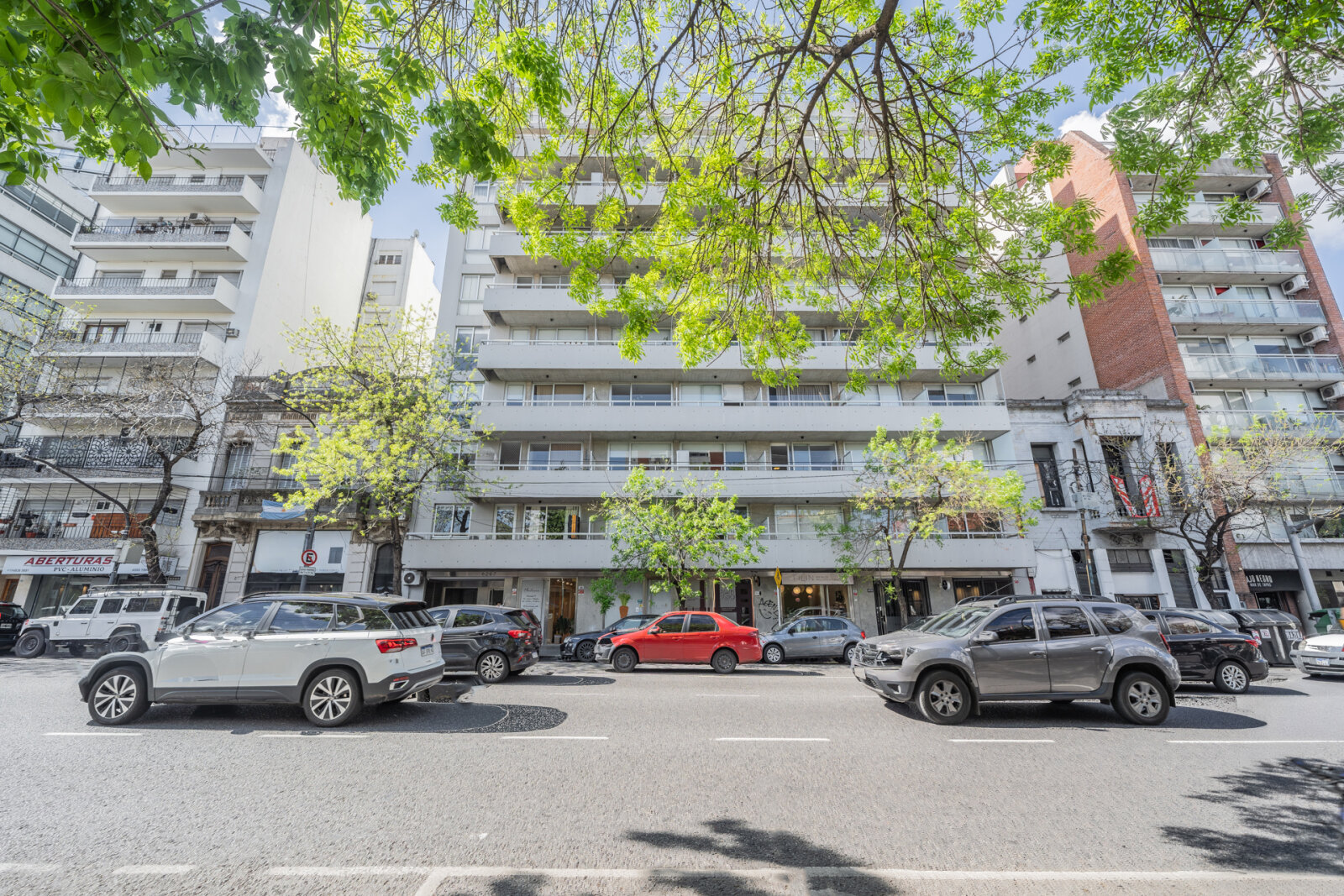 Venta local comercial Av. Córdoba · Vidriera · Con renta - 20