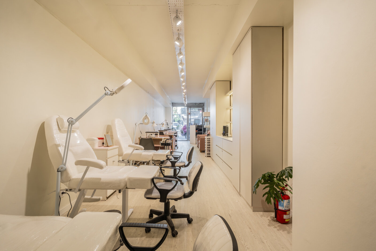 Venta local comercial Av. Córdoba · Vidriera · Con renta - 8