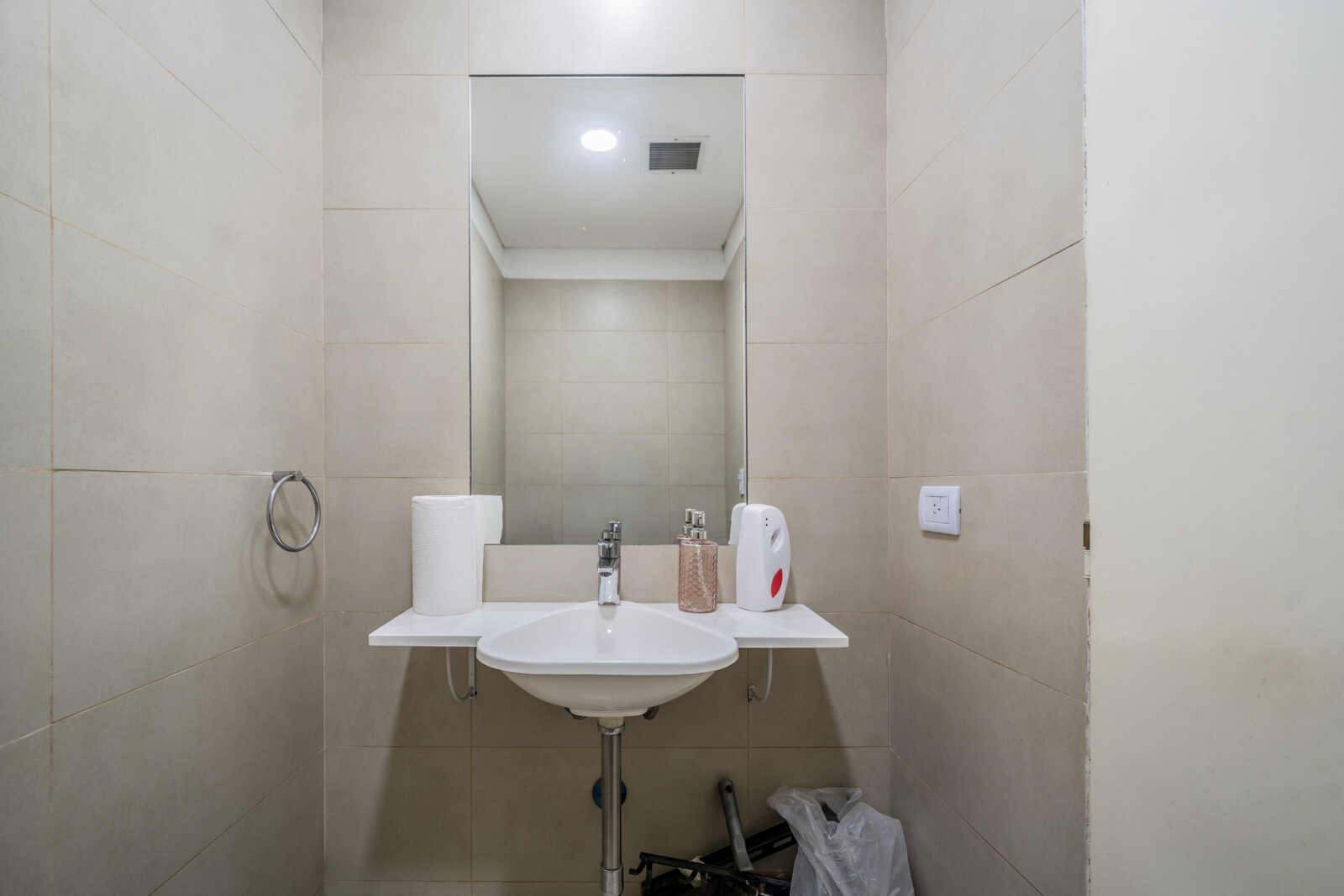 Venta local comercial Av. Córdoba · Vidriera · Con renta - 16