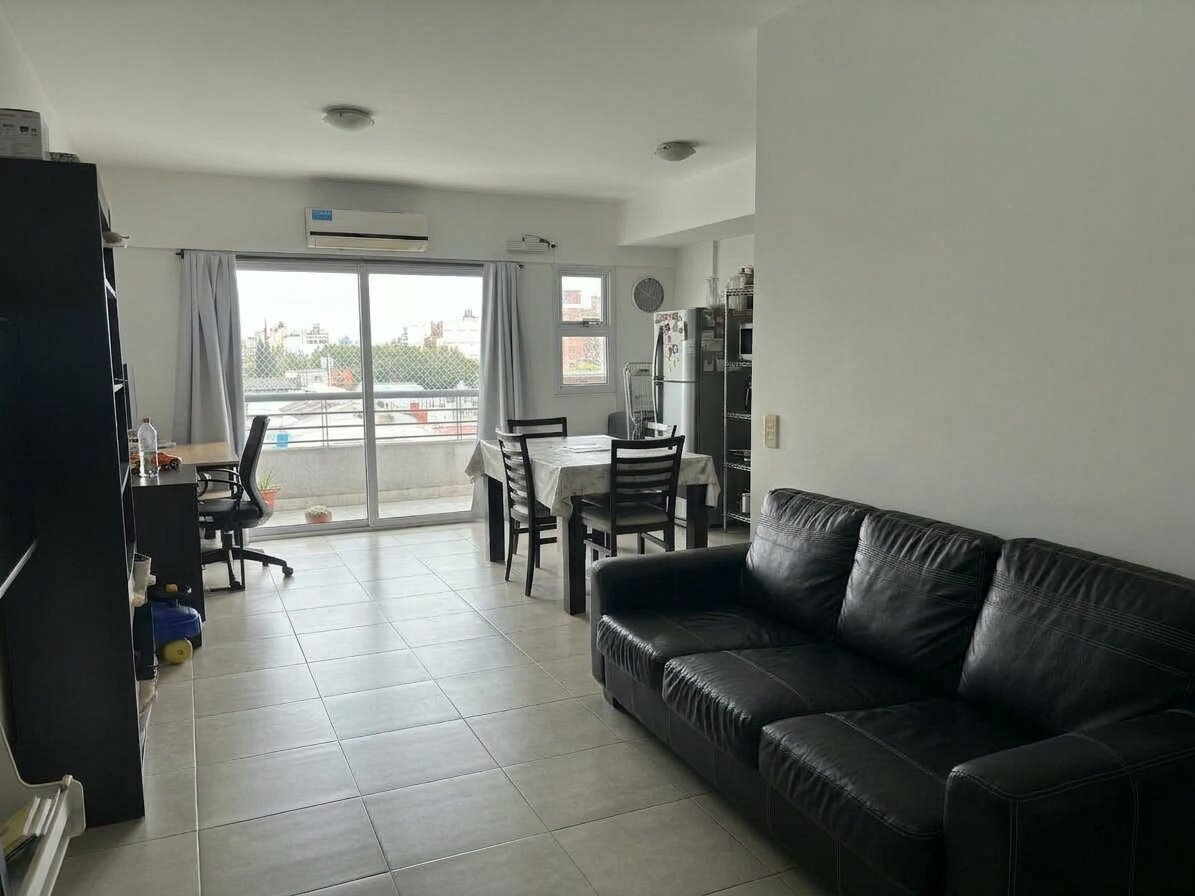 MUY LUMINOSO DEPARTAMENTO DE 2 AMBIENTES AL FRENTE CON BALCÓN – FLORESTA — foto 9