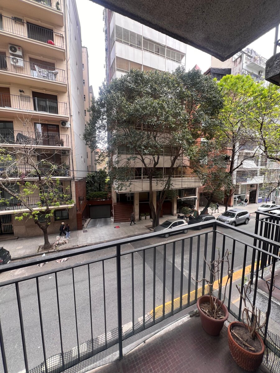 3 AMBIENTES C/ DEPENCIA- Balcón al frente !!! Barrio Norte!!