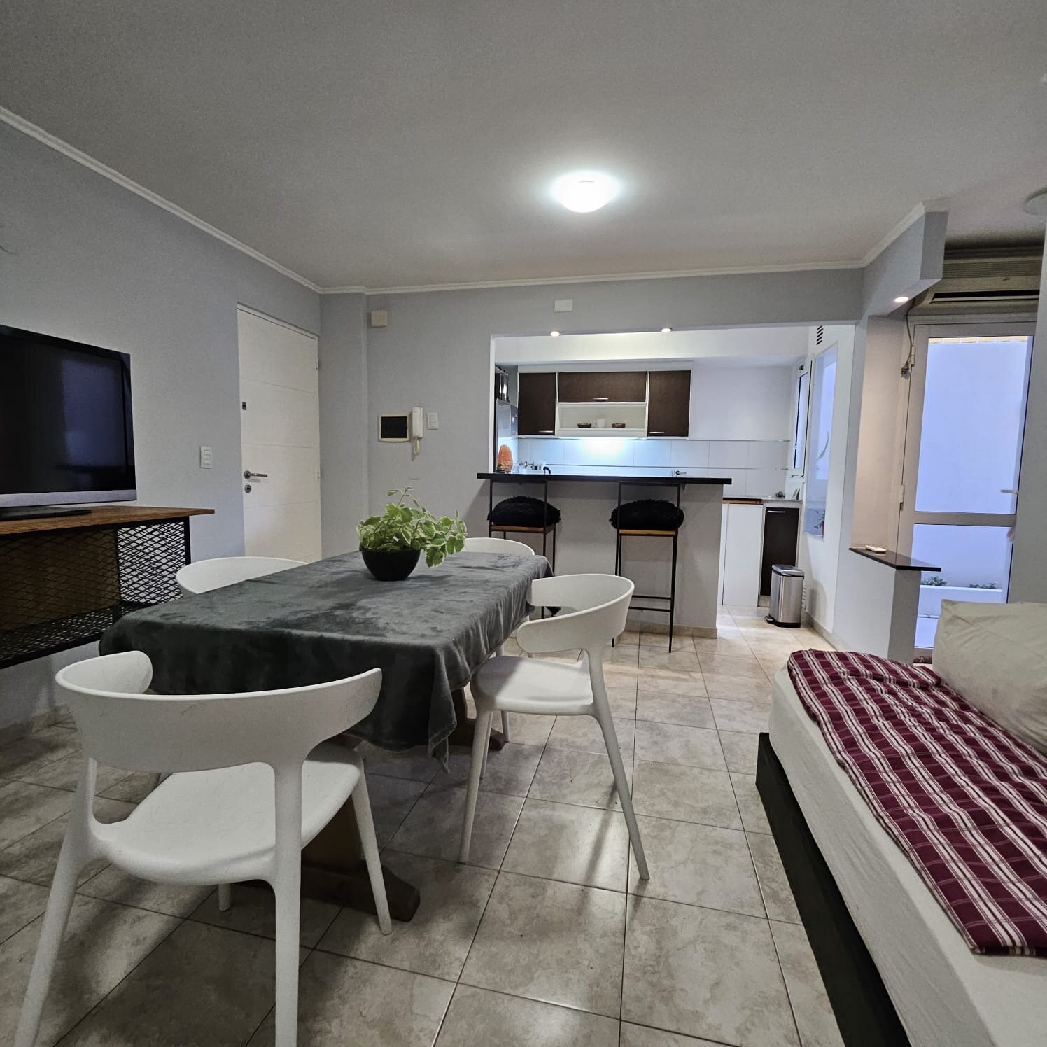 Departamento Amoblado - 1 dormitorio - Zona Centro