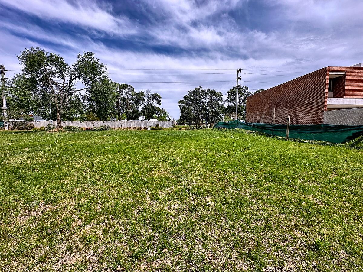 Lote en venta 360 m² apto dúplex en barrio cerrado La Luisita, Zona Sur - 2