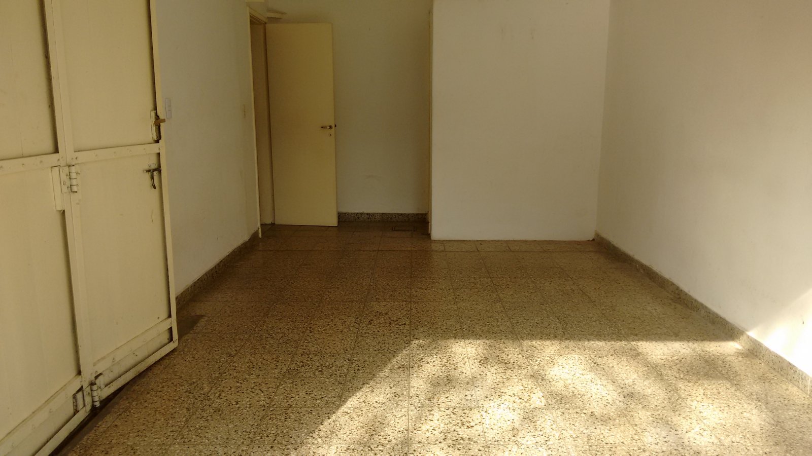 OLIVOS en ALQUILER casa muy comoda con 2 dorm, living comedor, cocina comedor, , baño, garage, patio,jardin y terraza — foto 9