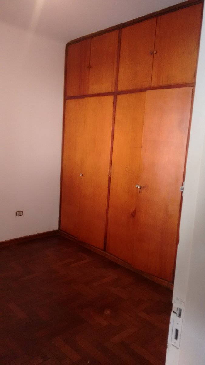OLIVOS en ALQUILER casa muy comoda con 2 dorm, living comedor, cocina comedor, , baño, garage, patio,jardin y terraza — foto 5