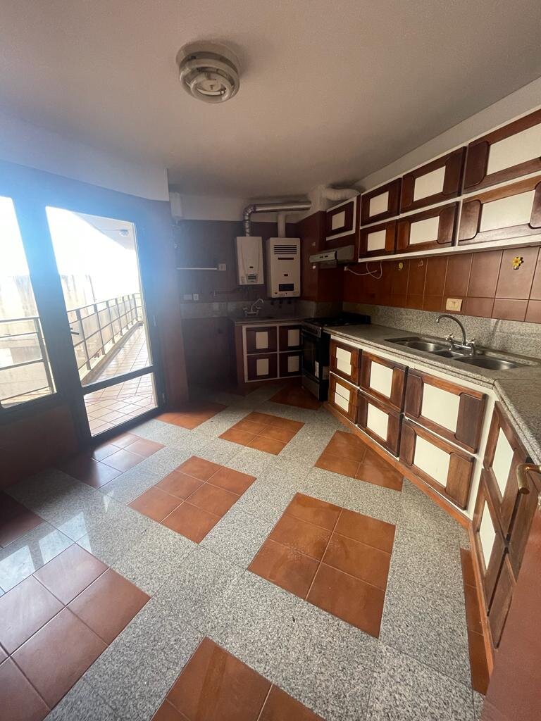 VENTA PISO 3 DORMITORIOS + SERVICIO CON COCHERA - POETA LUGONES - Imagen 6