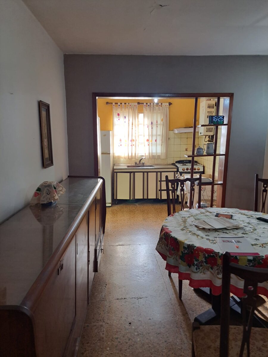 Casa 3 ambientes con fondo y cochera Lanus Este — foto 5