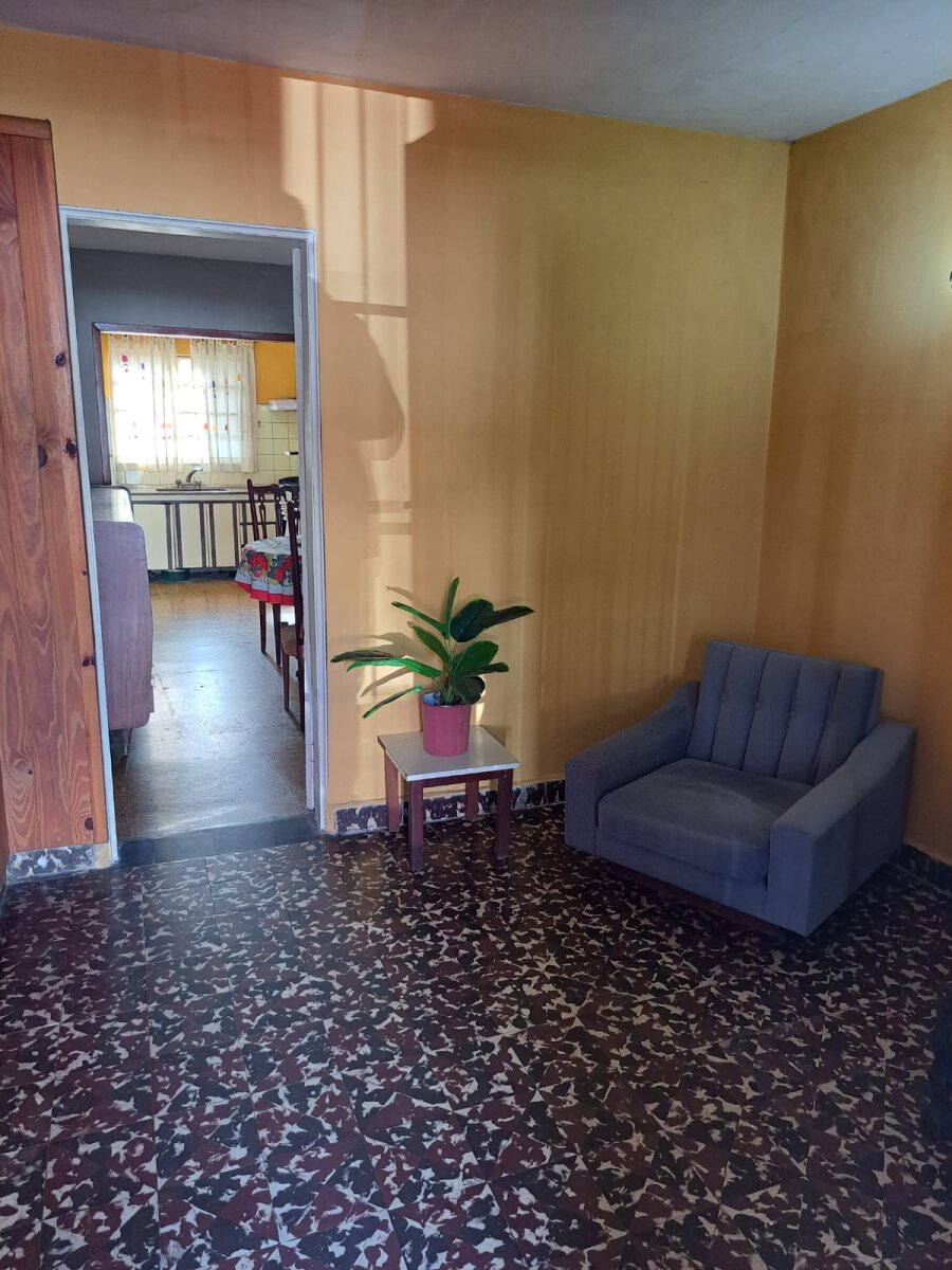 Casa 3 ambientes con fondo y cochera Lanus Este — foto 4