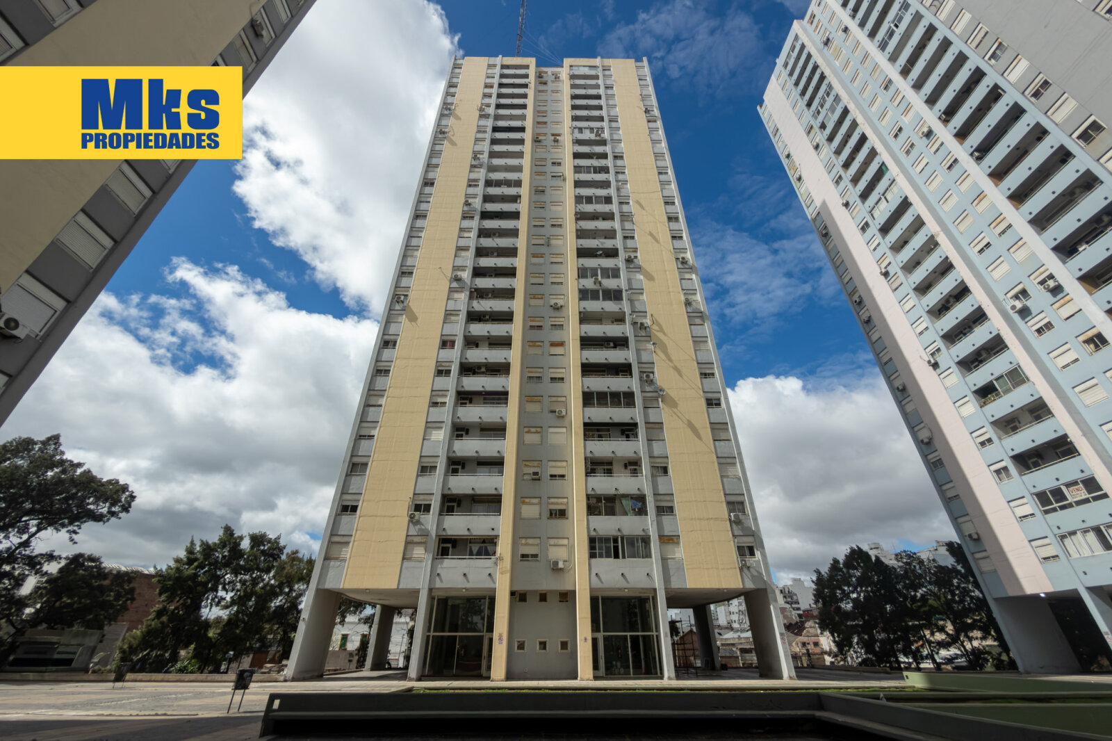Venta de 2 ambientes en Avellaneda c/balcon y vista abierta. Torres Pueyrredon. - 16