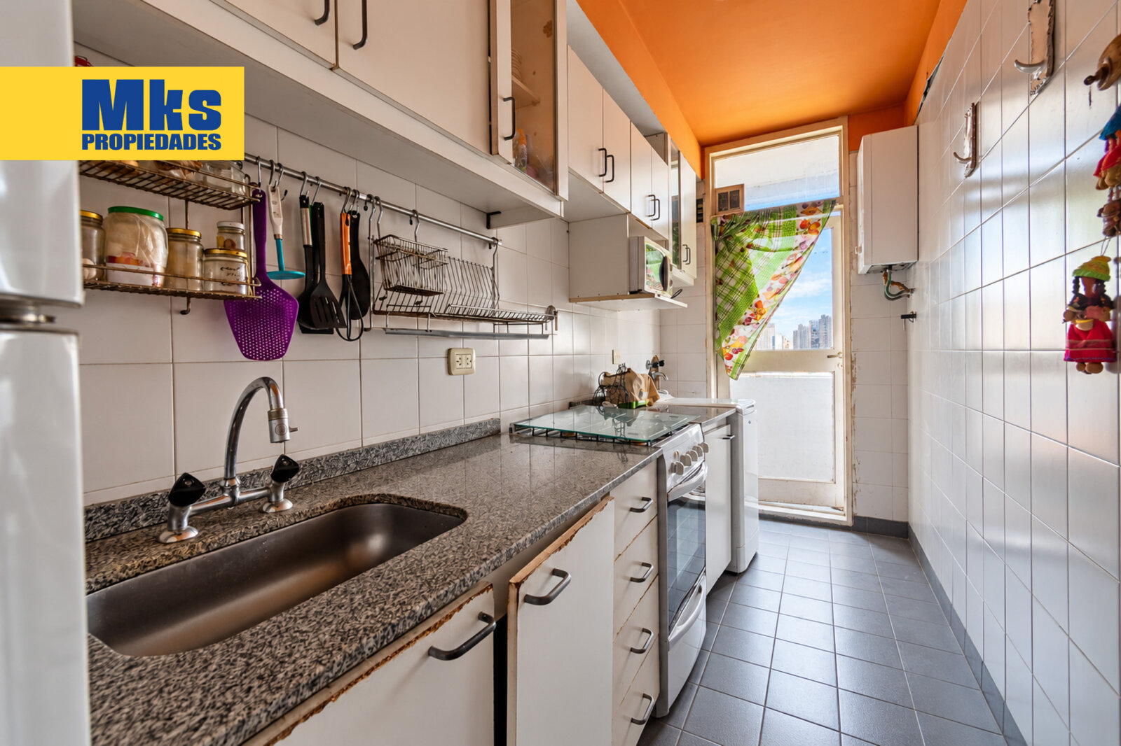 Venta de 2 ambientes en Avellaneda c/balcon y vista abierta. Torres Pueyrredon. - 5
