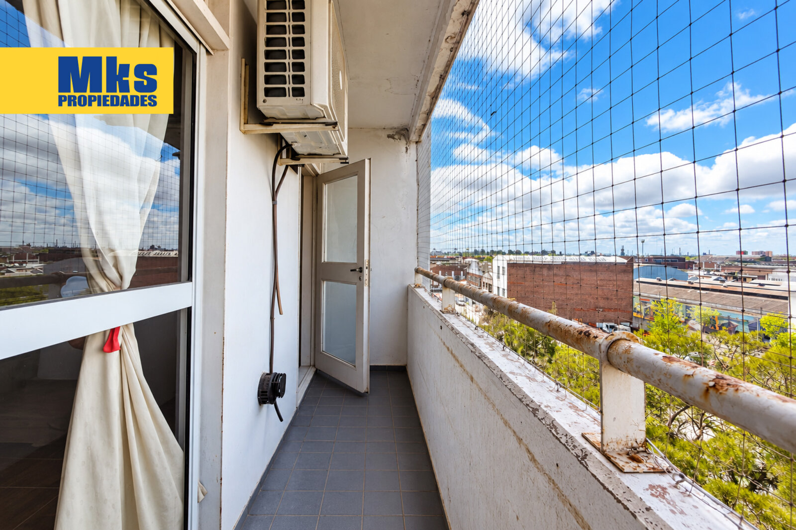 Venta de 2 ambientes en Avellaneda c/balcon y vista abierta. Torres Pueyrredon. - 12