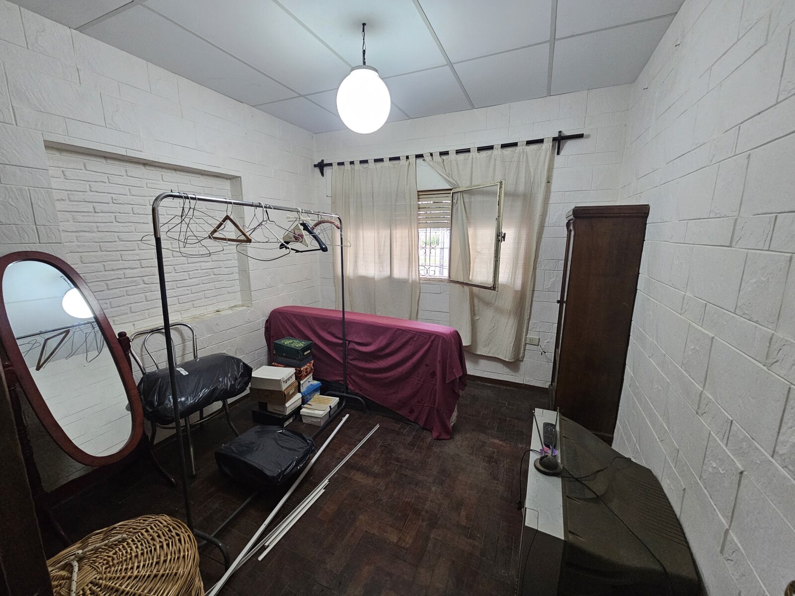 Casa a refaccionar en linda zona para inversión — foto 4