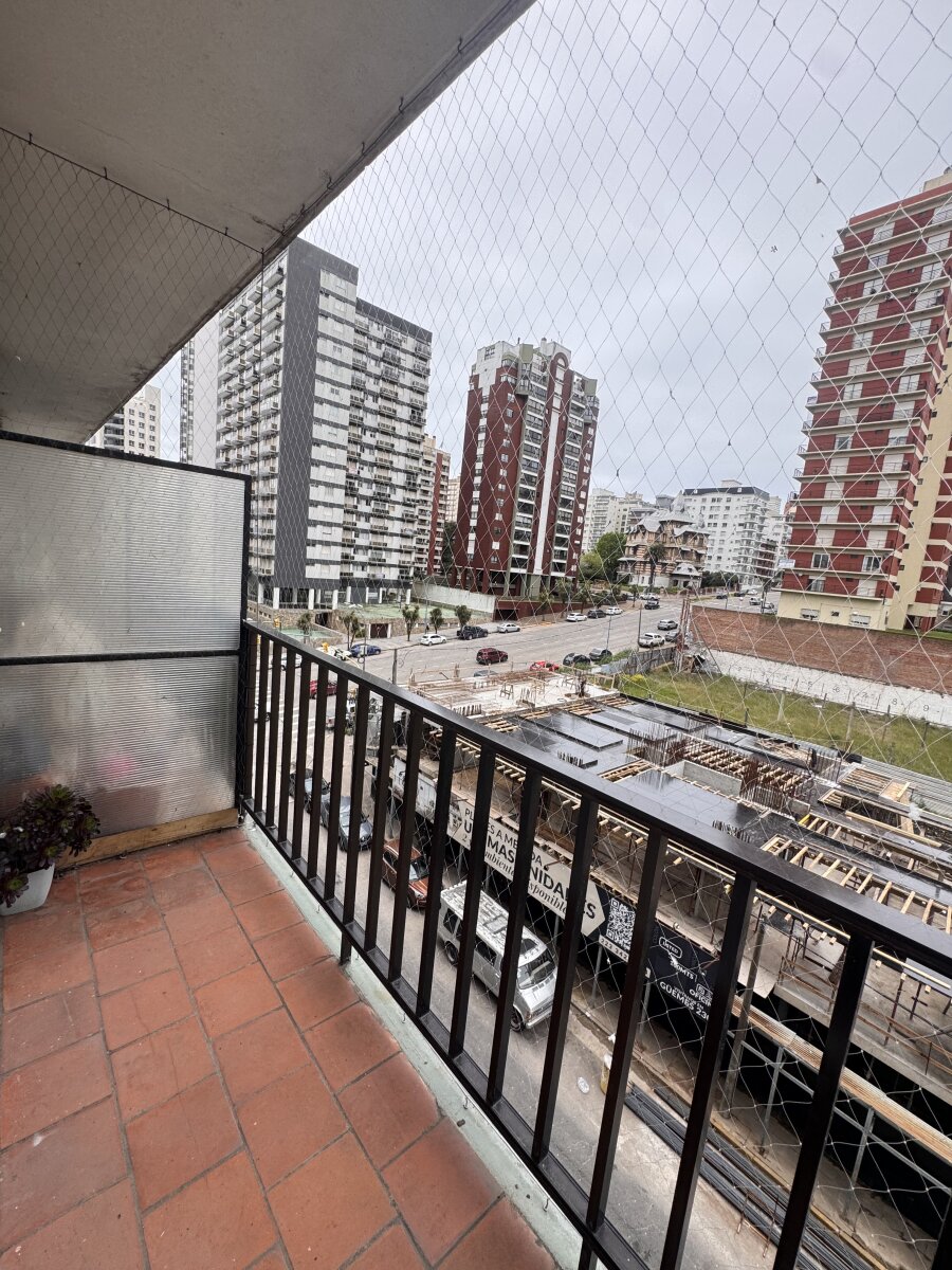 1 AMB CON BALCÓN AL FRENTE GÜEMES Y COLÓN — foto 5