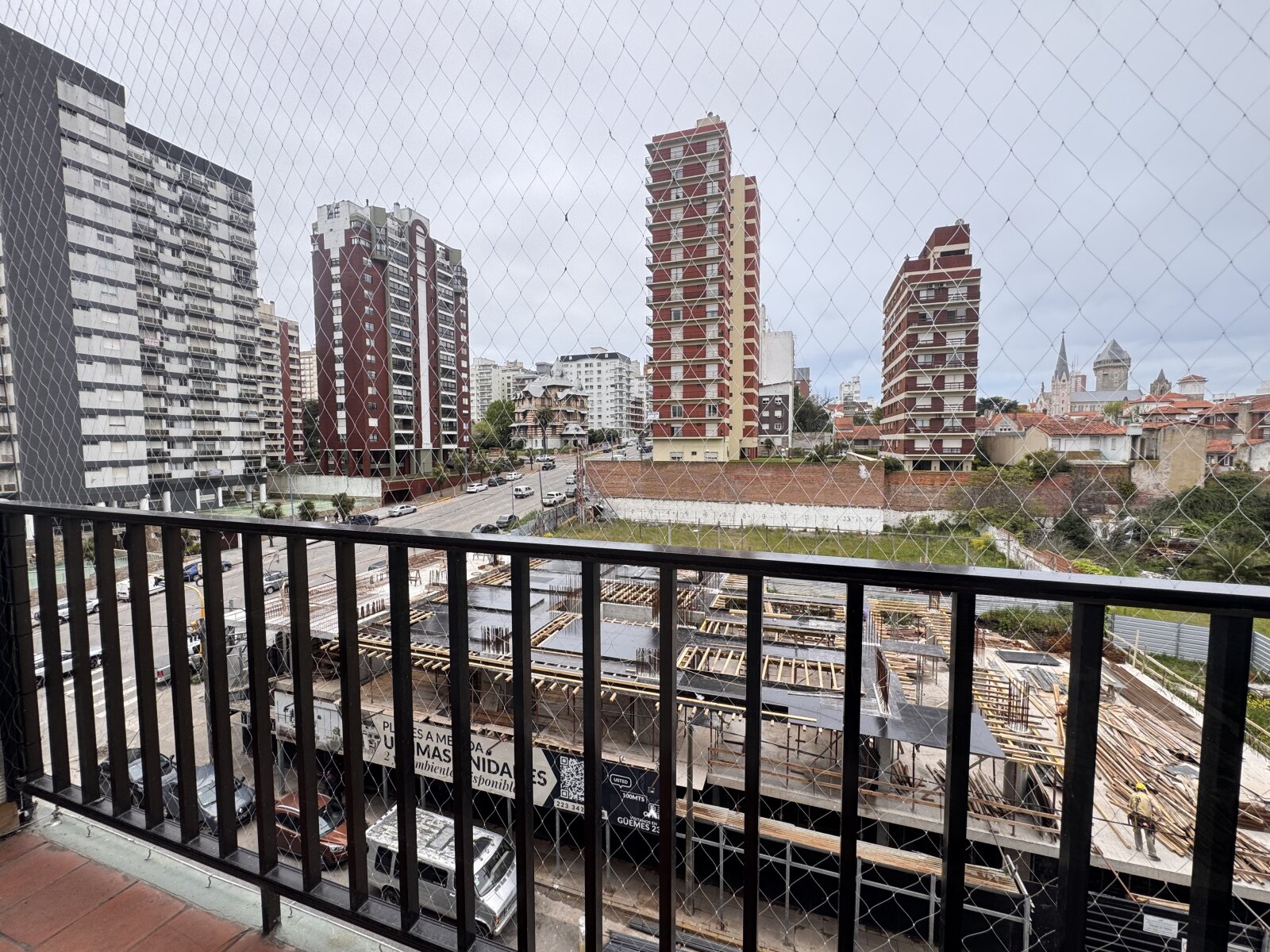 1 AMB CON BALCÓN AL FRENTE GÜEMES Y COLÓN — foto 8