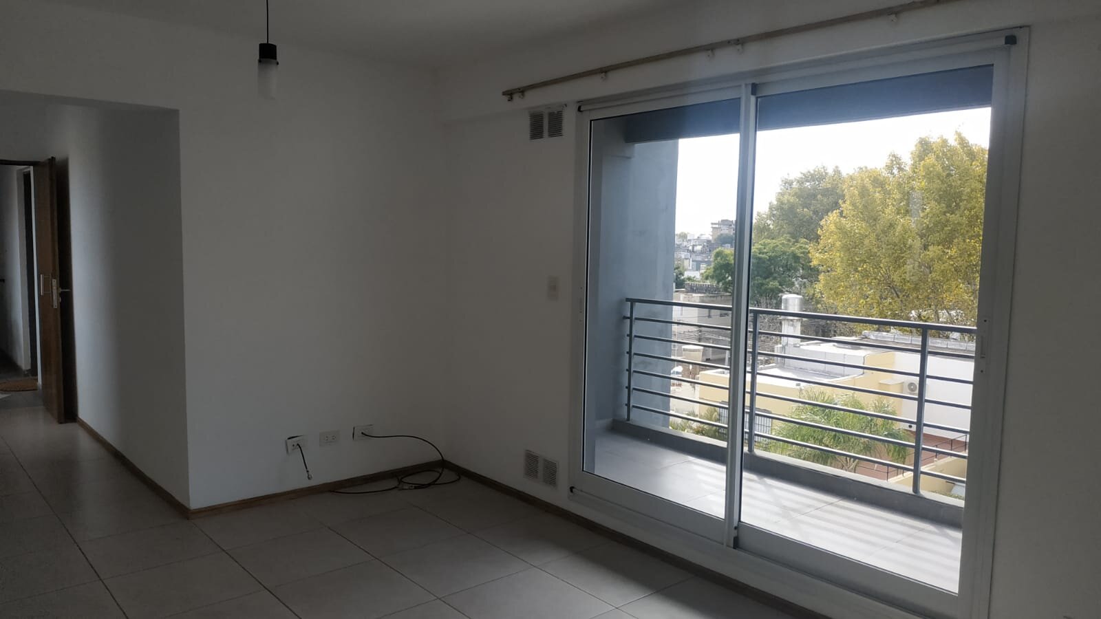 ALQUILER UN DORMITORIO CON COCHERA ECHESORTU — foto 3