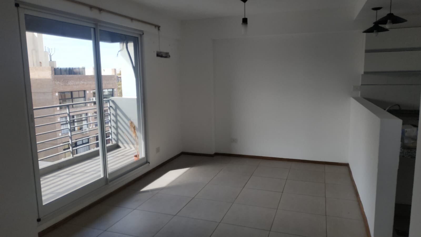 ALQUILER UN DORMITORIO CON COCHERA ECHESORTU — foto 2