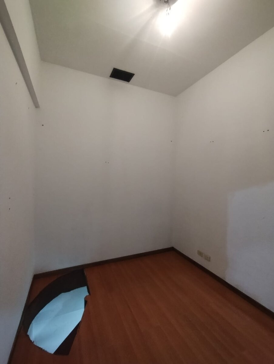 Local comercial en Galería Rustique - PB y Sótano - 18m² - Retiro - 5