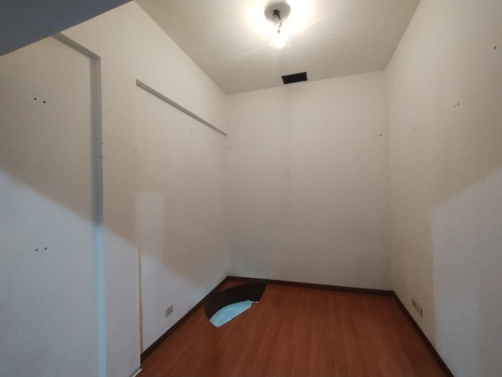 Local comercial en Galería Rustique - PB y Sótano - 18m² - Retiro - 4