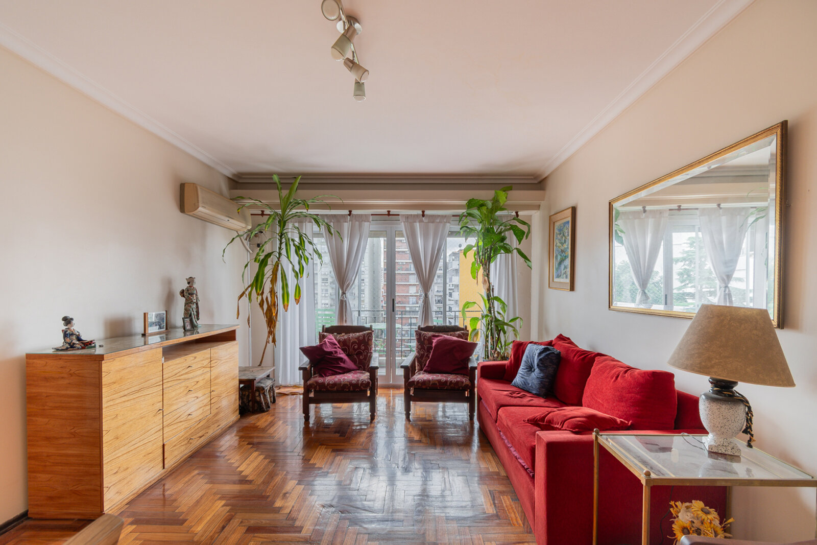 VENTA. 3 AMBIENTES CON BALCÓN EN VILLA URQUIZA. MUY LUMINOSO Y SILENCIOSO. EDIFICIO REACONDICIONADO. — foto 2