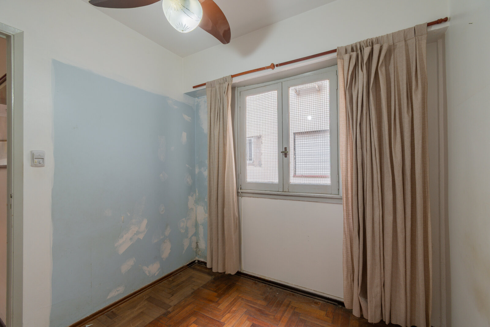 VENTA. 3 AMBIENTES CON BALCÓN EN VILLA URQUIZA. MUY LUMINOSO Y SILENCIOSO. EDIFICIO REACONDICIONADO. - 24
