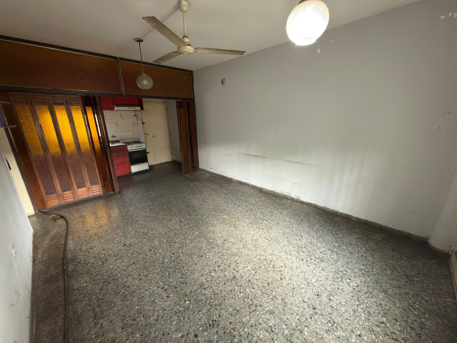 Casa de 2 dormitorios con local comercial y cochera — foto 3