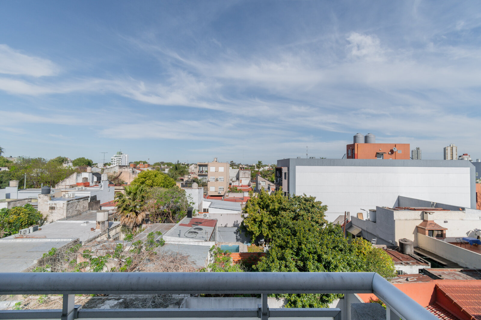 DEPARTAMENTO . CONTRAFRENTE . BALCÓN CON VISTA ABIERTA. COCHERA - 27