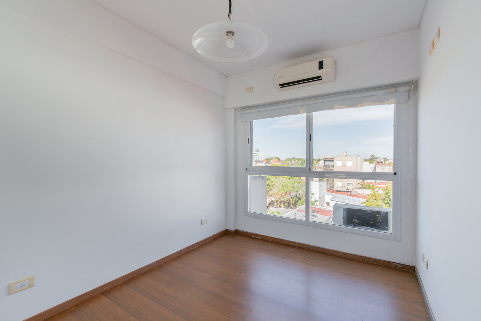 DEPARTAMENTO . CONTRAFRENTE . BALCÓN CON VISTA ABIERTA. COCHERA — foto 12