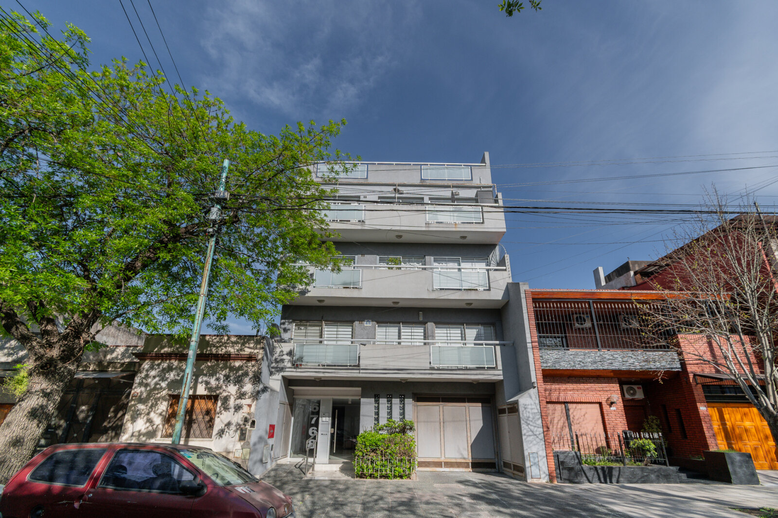 DEPARTAMENTO . CONTRAFRENTE . BALCÓN CON VISTA ABIERTA. COCHERA — foto 2