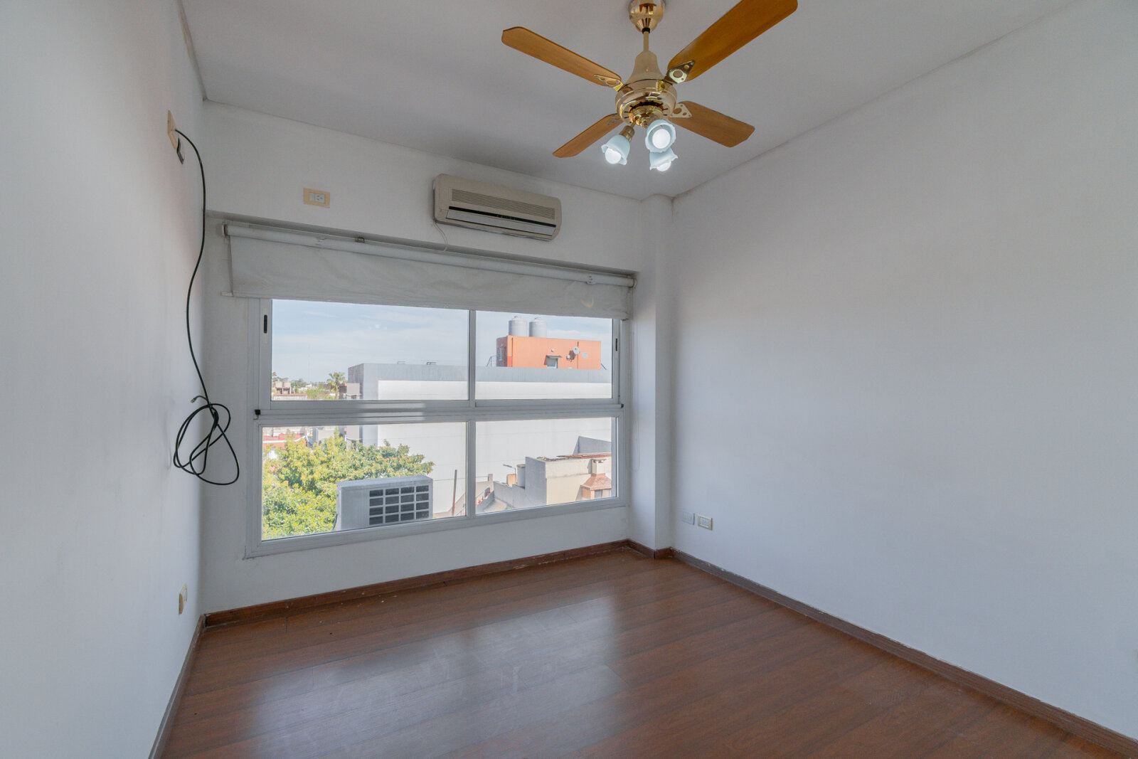DEPARTAMENTO . CONTRAFRENTE . BALCÓN CON VISTA ABIERTA. COCHERA - 17