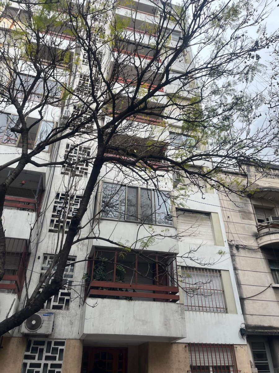 EXCELENTE DEPARTAMENTO URQUIZA Y PARAGUAY LUMINOSO BALCÓN