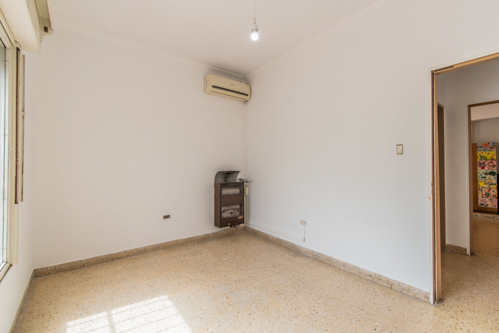 VENTA. CASA. 4 AMBIENTES. PILETA. QUINCHO. TALLER. QUILMES. - 19