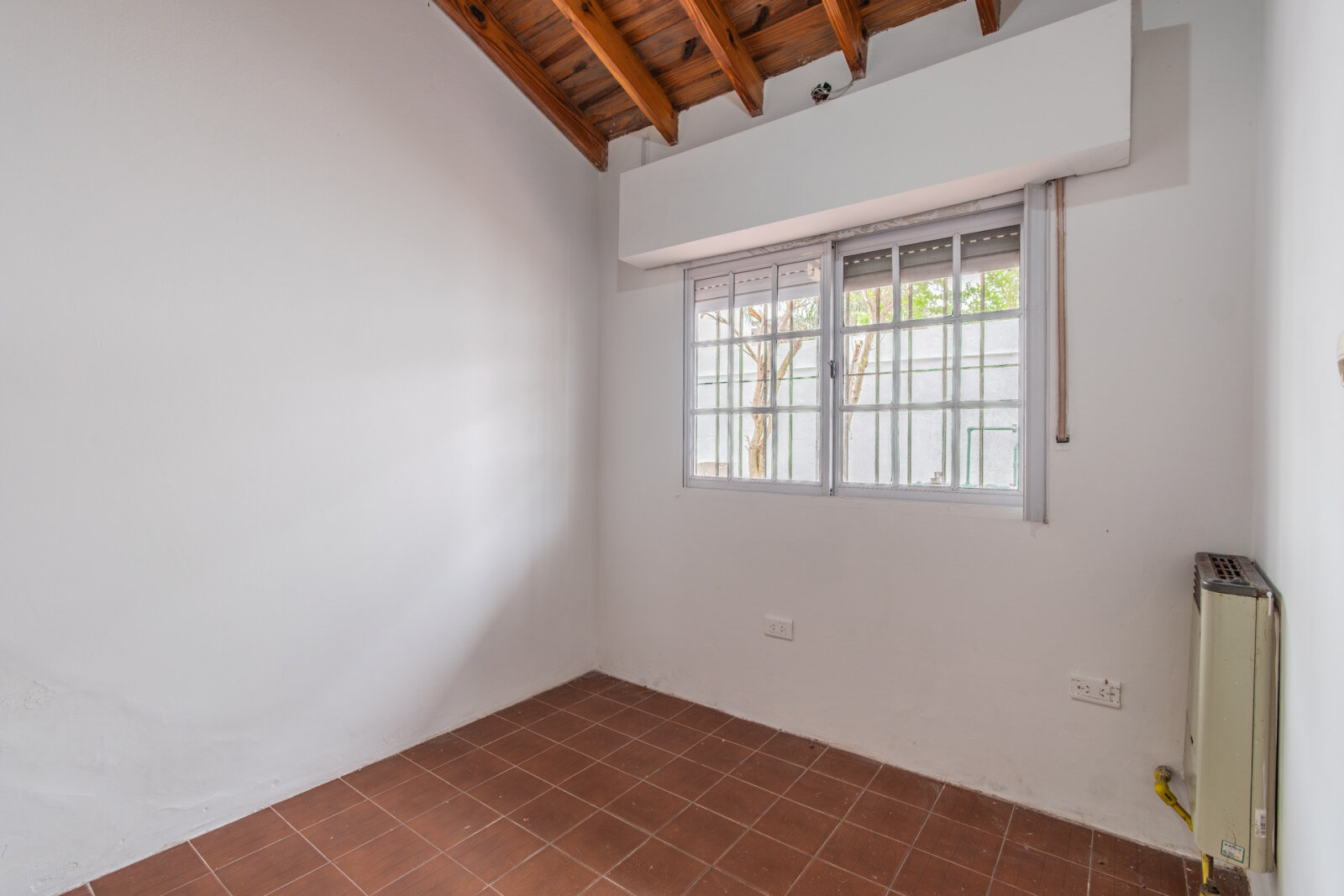 VENTA. CASA. 4 AMBIENTES. PILETA. QUINCHO. TALLER. QUILMES. - 23