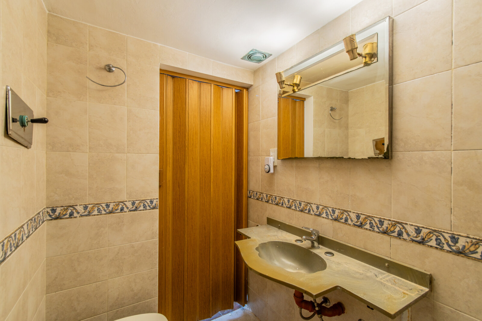 VENTA. CASA. 4 AMBIENTES. PILETA. QUINCHO. TALLER. QUILMES. - 26