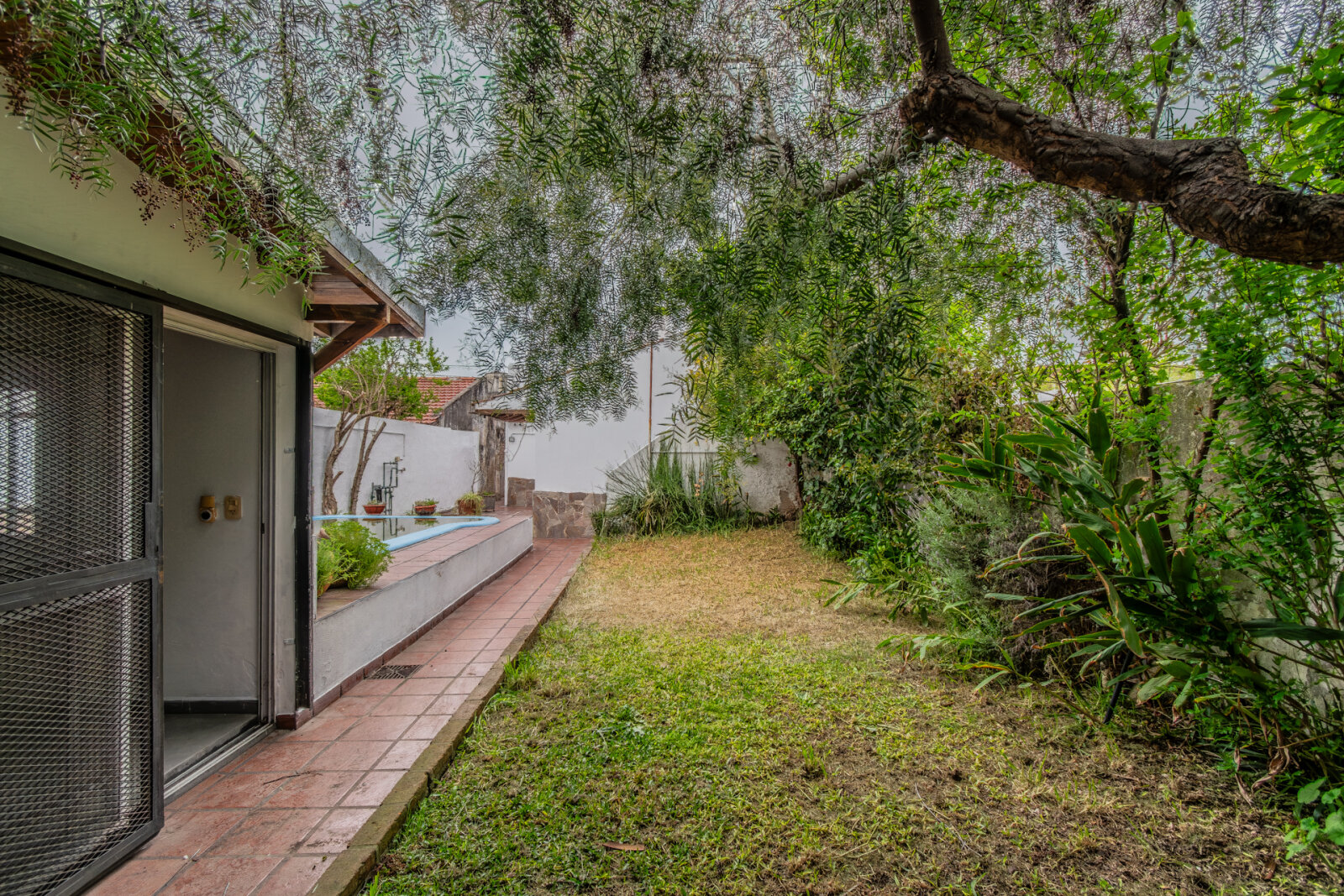 VENTA. CASA. 4 AMBIENTES. PILETA. QUINCHO. TALLER. QUILMES. - 30