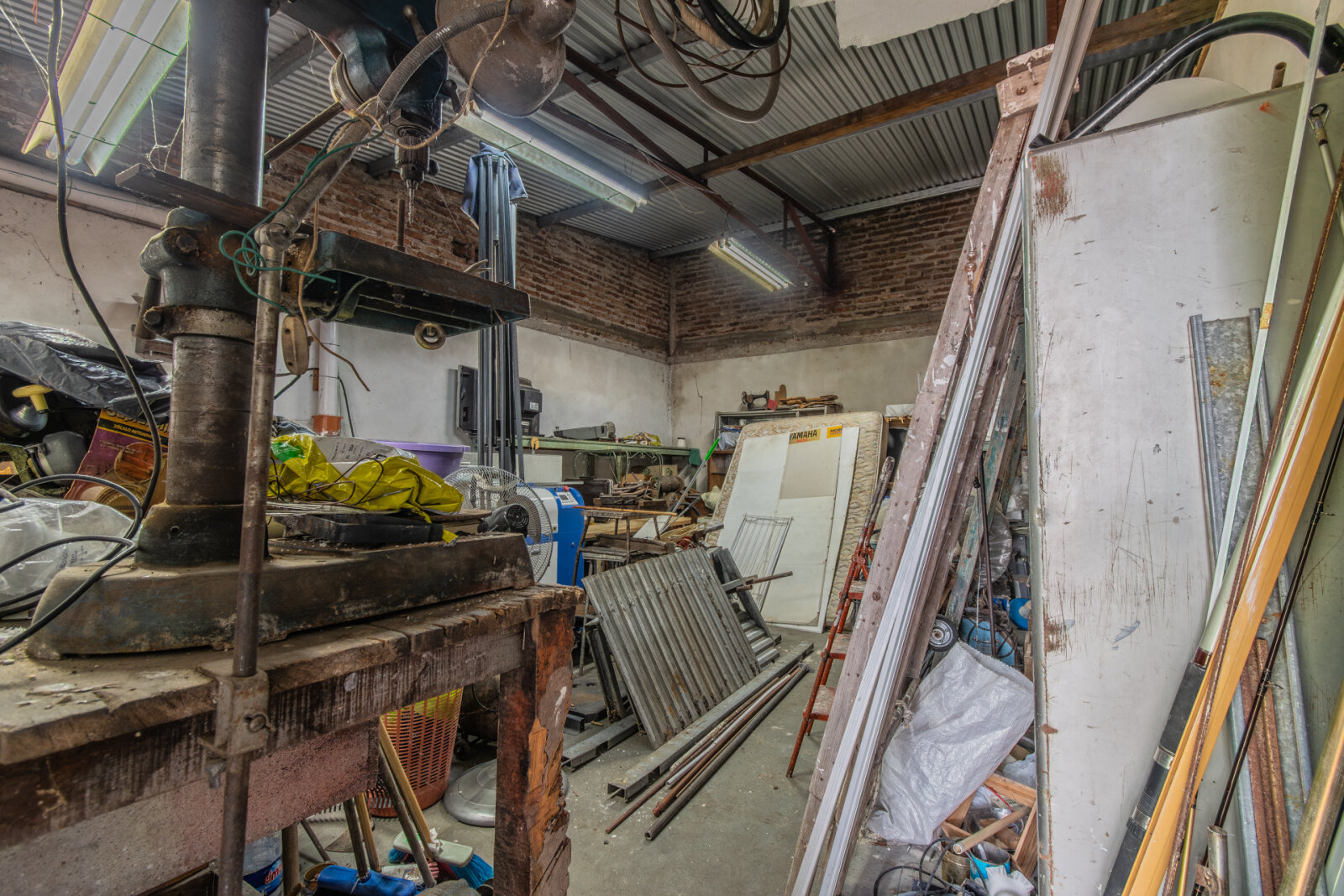 VENTA. CASA. 4 AMBIENTES. PILETA. QUINCHO. TALLER. QUILMES. - 48