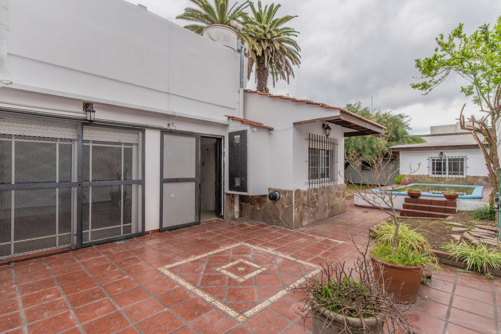 VENTA. CASA. 4 AMBIENTES. PILETA. QUINCHO. TALLER. QUILMES. - 28